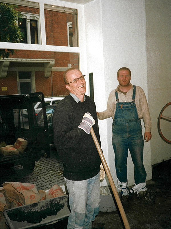 Norbert Rubbel und Wolfgang Kleinert bei Renovierungsarbeiten